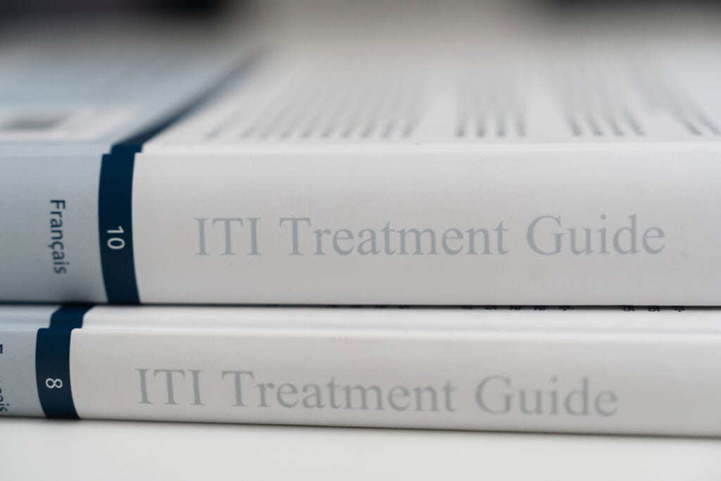 Volumes du guide ITI empilés en implantologie dentaire