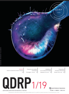 Image microscopique d'une bactérie QDRP avec coloration colorée en bleu et violet, illustrant la microbiologie dentaire.