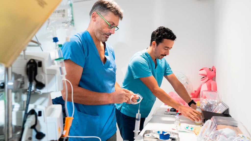 Soins dentaires professionnels chez Ardentis, clinique dentaire moderne en Suisse, avec équipe de dentistes expérimentés et équipements de pointe.
