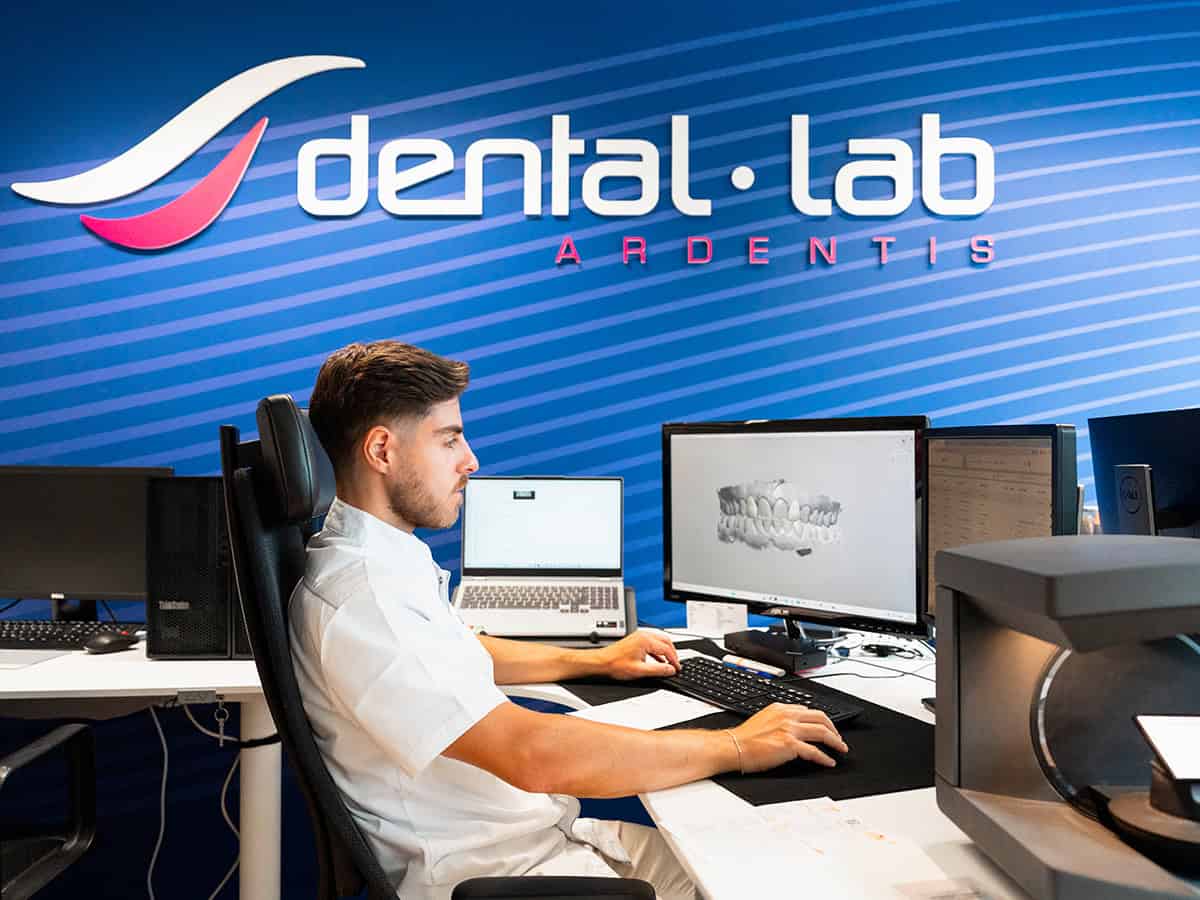Laboratoire dentaire Ardentis, spécialisé en technologie numérique et solutions innovantes pour la santé bucco-dentaire.